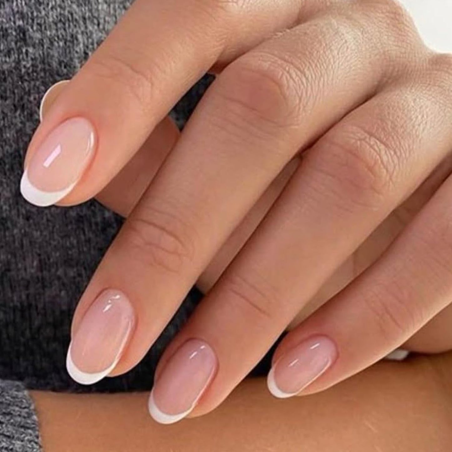 Short Oval Press-On Nails Kit – 32PCS Fake Nails with Glue & Adhesive Tabs for DIY Manicure