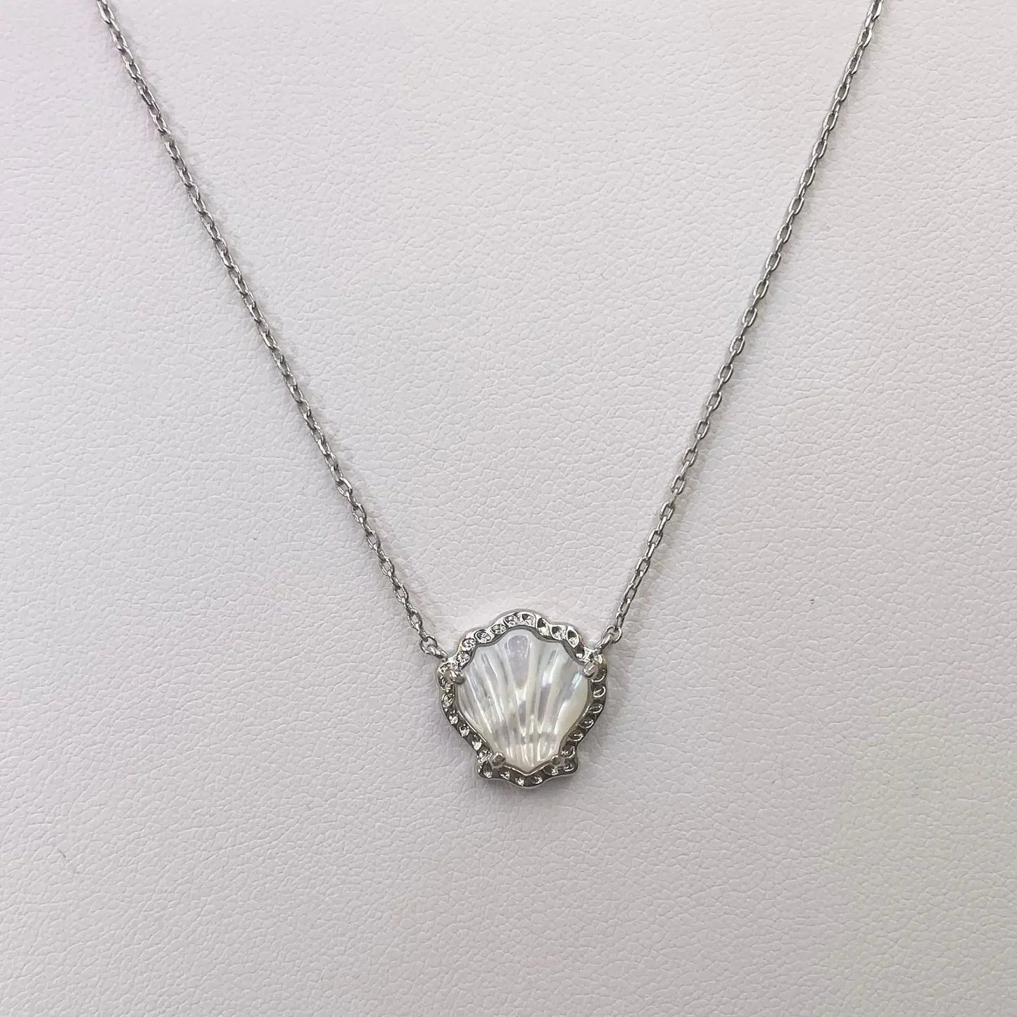 Shell Pendant Necklace for Women, Dainty Ocean Inspired Necklace, Minimalist Beach Jewelry, Everyday Gift for Her